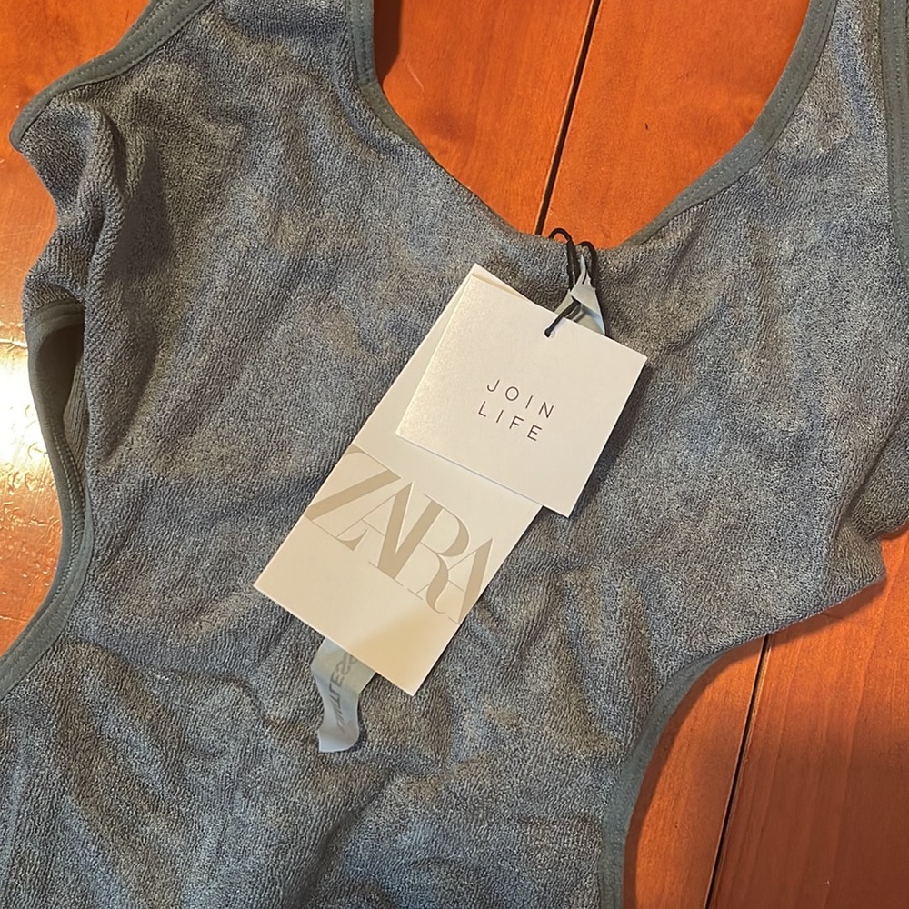 SEAMLESS CUTOUT ROMPER - Picture 4 of 5